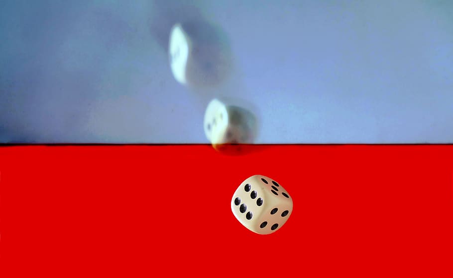 LOS DADOS ESTAN EN JUEGO